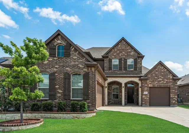 Photo 2 of Single family home for sale at 7807 Links Dr, Arlington, TX 76001 | MLS# 21277528 | Listing updated on 2026-08-27