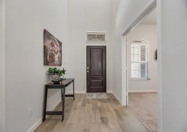 Photo 3 of Single family home for sale at 7807 Links Dr, Arlington, TX 76001 | MLS# 21277528 | Listing updated on 2026-08-27