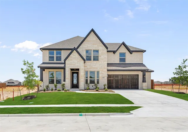 Photo 2 of Single family home for sale at 924 Lasalle Dr, Red Oak, TX 75154 | MLS# 21278975 | Listing updated on 2026-08-28