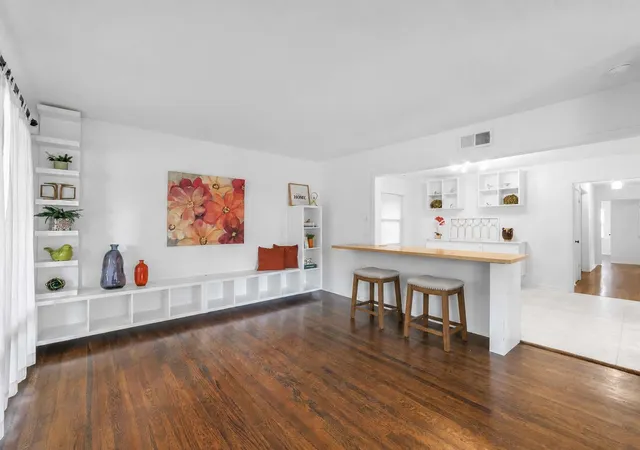 Photo 1 of Single family home for sale at 6723 Santa Anita Dr, Dallas, TX 75214 | MLS# 21270801 | Listing updated on 2026-09-27