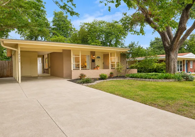 Photo 3 of Single family home for sale at 6723 Santa Anita Dr, Dallas, TX 75214 | MLS# 21270801 | Listing updated on 2026-09-27