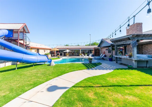 Photo 1 of Sale Pending at 426 S Elmdale, Abilene, TX 79602 | MLS# 21270424 | Listing updated on 2026-08-31