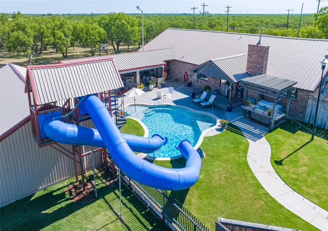 Photo 3 of Sale Pending at 426 S Elmdale, Abilene, TX 79602 | MLS# 21270424 | Listing updated on 2026-08-31