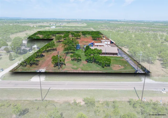 Photo 4 of Sale Pending at 426 S Elmdale, Abilene, TX 79602 | MLS# 21270424 | Listing updated on 2026-08-31