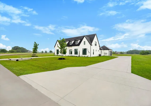 Photo 2 of Sale Pending at 1240 Deerfield Dr, Wills Point, TX 75169 | MLS# 21261849 | Listing updated on 2026-09-03