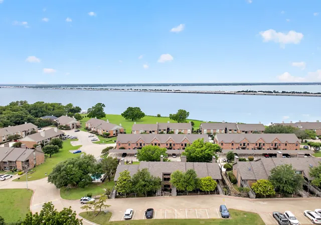 Homes for sale in Rockwall, TX | 1538 Signal Ridge Place, Rockwall, TX 75032 | Houzeo