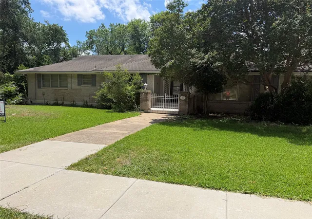 Photo 2 of Single family home for sale at 804 Carroll Dr, Garland, TX 75041 | MLS# 21279426 | Listing updated on 2026-08-27