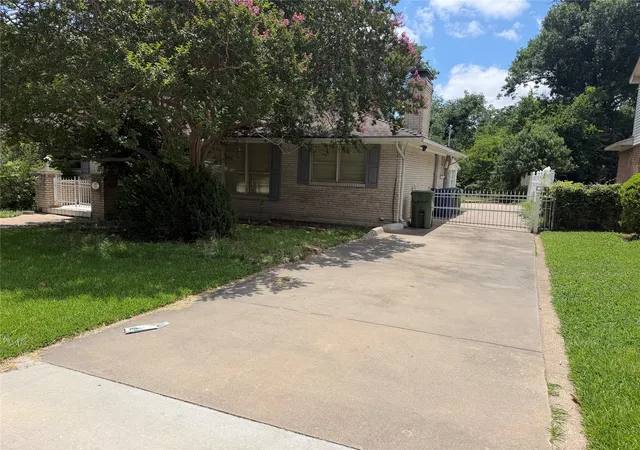 Photo 3 of Single family home for sale at 804 Carroll Dr, Garland, TX 75041 | MLS# 21279426 | Listing updated on 2026-08-27