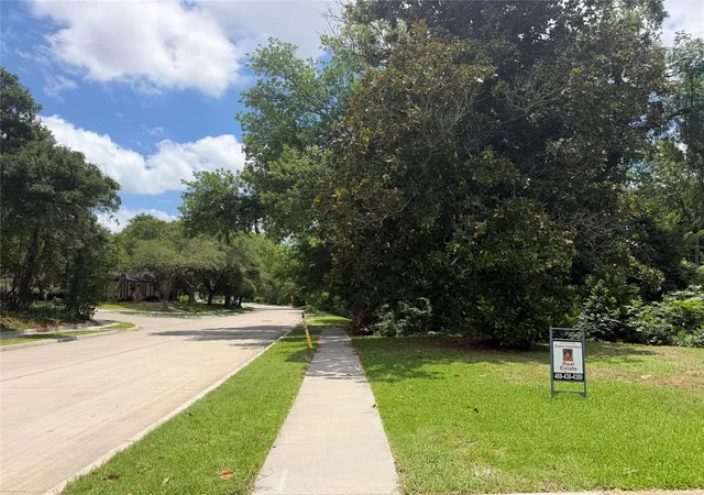 Photo 4 of Single family home for sale at 804 Carroll Dr, Garland, TX 75041 | MLS# 21279426 | Listing updated on 2026-08-27