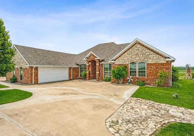 Photo 2 of Single family home for sale at 641 Comanche Lake Rd, Comanche, TX 76442 | MLS# 21276686 | Listing updated on 2026-09-18