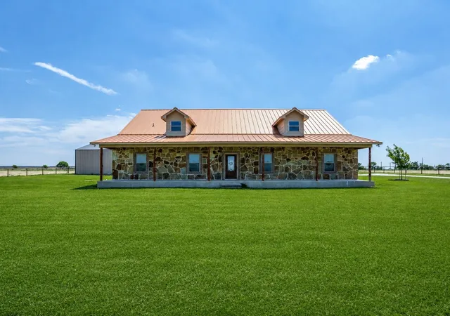 Photo 1 of Single family home for sale at 1872 County Road 329, Gainesville, TX 76240 | MLS# 21279236 | Listing updated on 2026-07-11