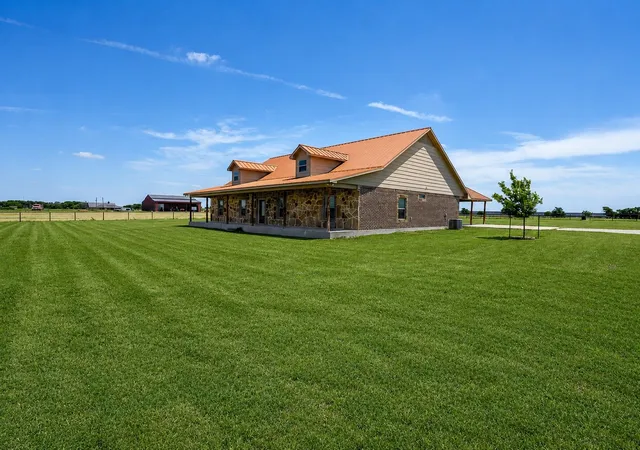 Photo 3 of Single family home for sale at 1872 County Road 329, Gainesville, TX 76240 | MLS# 21279236 | Listing updated on 2026-07-11