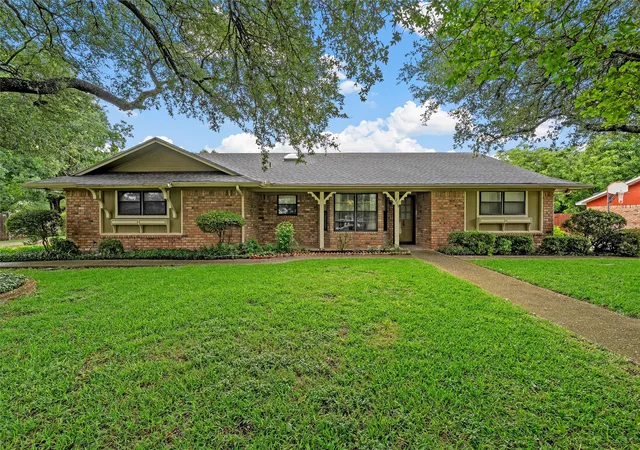 Homes for sale in Hewitt, TX | 219 Opal, Hewitt, TX 76643 | MLS# 21275557