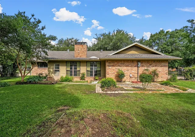 Homes for sale in Hewitt, TX | 219 Opal, Hewitt, TX 76643 | MLS# 21275557