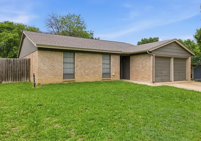 Homes for sale in Haltom City, TX | 5725 Macneill Dr, Haltom City, TX 76148 | MLS# 21279301