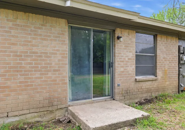 Homes for sale in Haltom City, TX | 5725 Macneill Dr, Haltom City, TX 76148 | MLS# 21279301