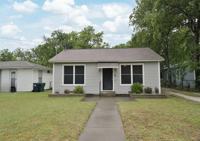 2nd image of 2021 Denison St, Denton, TX 76201 | MLS# 21274679