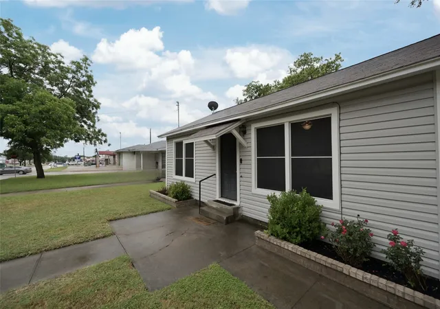 3rd image of 2021 Denison St, Denton, TX 76201 | MLS# 21274679