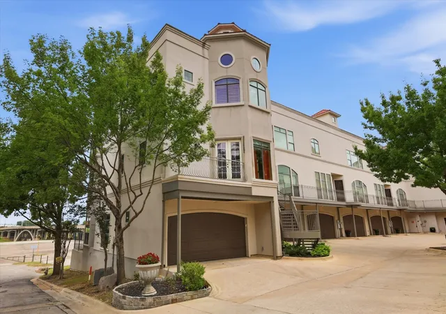 3rd image of 410 Mills St, Fort Worth, TX 76102 | MLS# 21278720