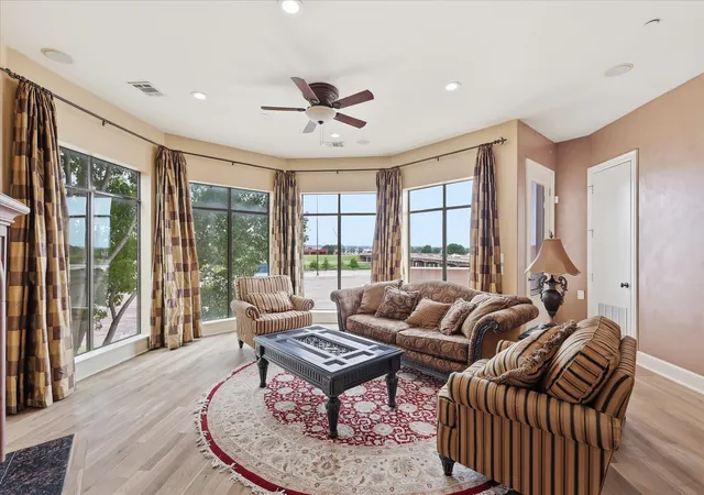 4th image of 410 Mills St, Fort Worth, TX 76102 | MLS# 21278720