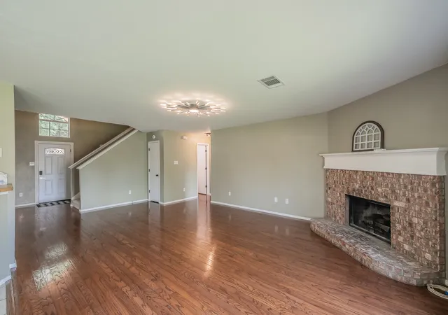 Photo 4 of Single family home for sale at 108 Tripp Trl, Denton, TX 76207 | MLS# 21276636 | Listing updated on 2026-08-20