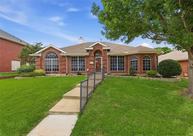 3rd image of 3611 Cedar Creek Ln, Sachse, TX 75048 | MLS# 21279508