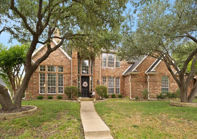 Photo 2 of Single family home for sale at 621 Liechty Ct, Rockwall, TX 75032 | MLS# 21278324 | Listing updated on 2026-08-25