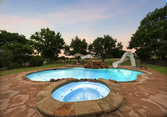 Photo 3 of Single family home for sale at 621 Liechty Ct, Rockwall, TX 75032 | MLS# 21278324 | Listing updated on 2026-09-29