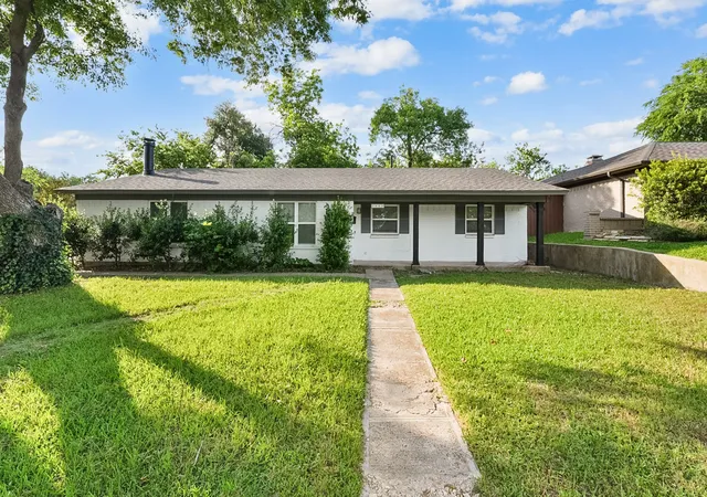 Photo 1 of Single family home for sale at 1425 Oakhill Dr, Plano, TX 75075 | MLS# 21279623 | Listing updated on 2026-08-23
