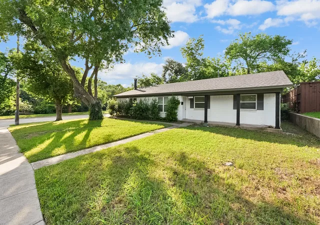 Photo 2 of Single family home for sale at 1425 Oakhill Dr, Plano, TX 75075 | MLS# 21279623 | Listing updated on 2026-08-23