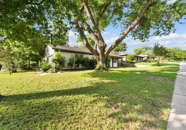 Photo 3 of Single family home for sale at 1425 Oakhill Dr, Plano, TX 75075 | MLS# 21279623 | Listing updated on 2026-08-23