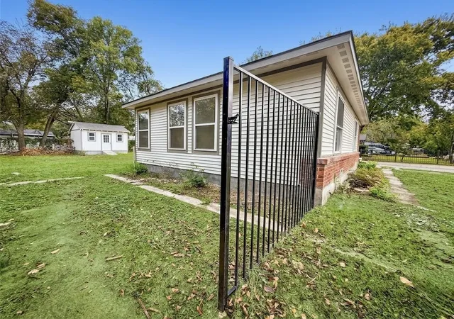 Photo 1 of Single family home for sale at 1315 Whitley Dr, Dallas, TX 75217 | MLS# 21278603 | Listing updated on 2026-07-25