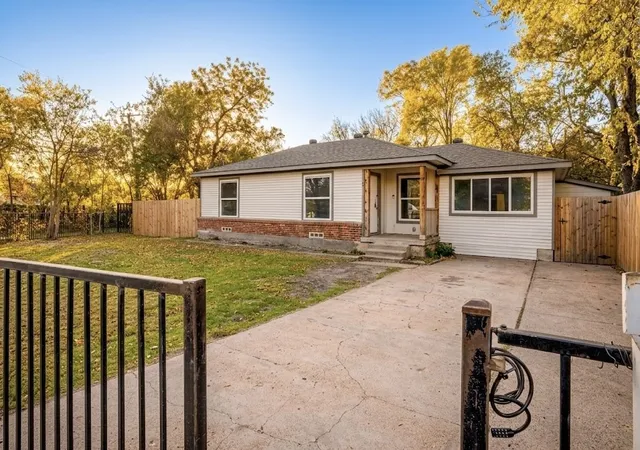 Photo 3 of Single family home for sale at 1315 Whitley Dr, Dallas, TX 75217 | MLS# 21278603 | Listing updated on 2026-07-25