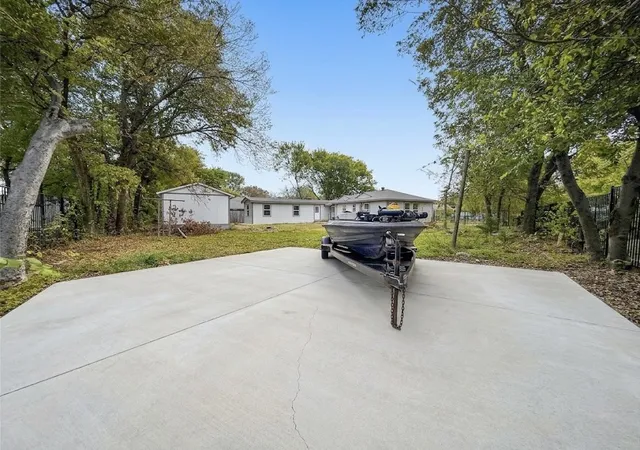 Photo 4 of Single family home for sale at 1315 Whitley Dr, Dallas, TX 75217 | MLS# 21278603 | Listing updated on 2026-07-25