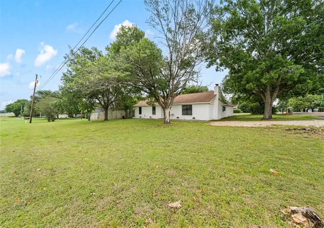 Photo 2 of Single family home for sale at 139 Claire Newell Ln, Waco, TX 76705 | MLS# 21279500 | Listing updated on 2026-08-30