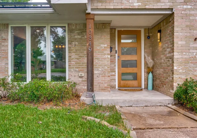 Photo 3 of Single family home for sale at 10349 Carry Back Cir, Dallas, TX 75229 | MLS# 21279274 | Listing updated on 2026-08-26