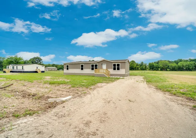 Photo 2 of Manufactured home for sale at 14852 Hyde A Way Ln, Mabank, TX 75147 | MLS# 21279624 | Listing updated on 2026-07-19