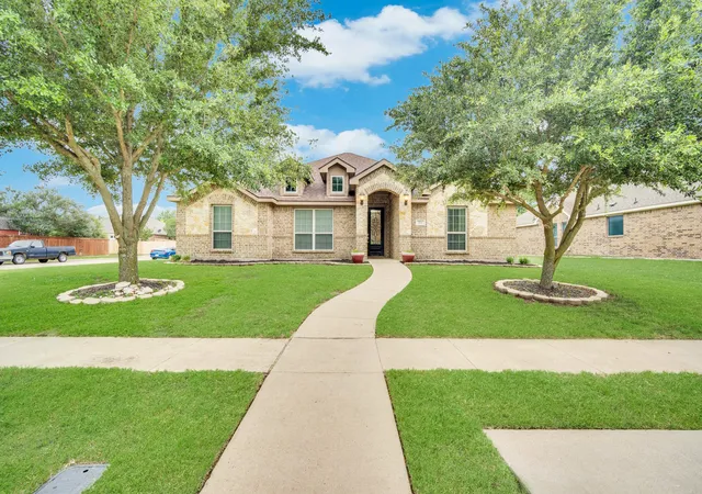 Homes for sale in Red Oak, TX | 201 Winters Edge Dr, Red Oak, TX 75154 | MLS# 21276035