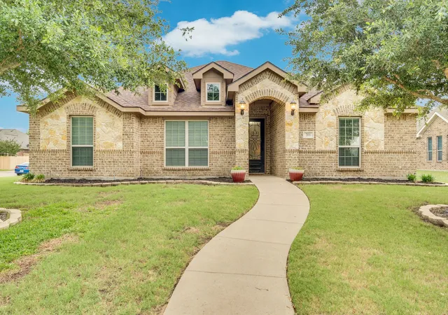 Homes for sale in Red Oak, TX | 201 Winters Edge Dr, Red Oak, TX 75154 | MLS# 21276035