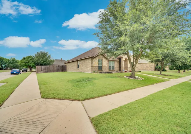 Homes for sale in Red Oak, TX | 201 Winters Edge Dr, Red Oak, TX 75154 | MLS# 21276035