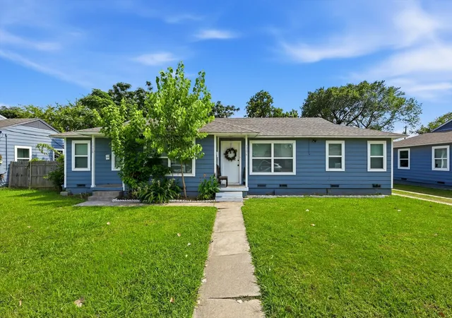 Photo 1 of Single family home for sale at 1306 Stone Dr, Irving, TX 75061 | MLS# 21279649 | Listing updated on 2026-07-28