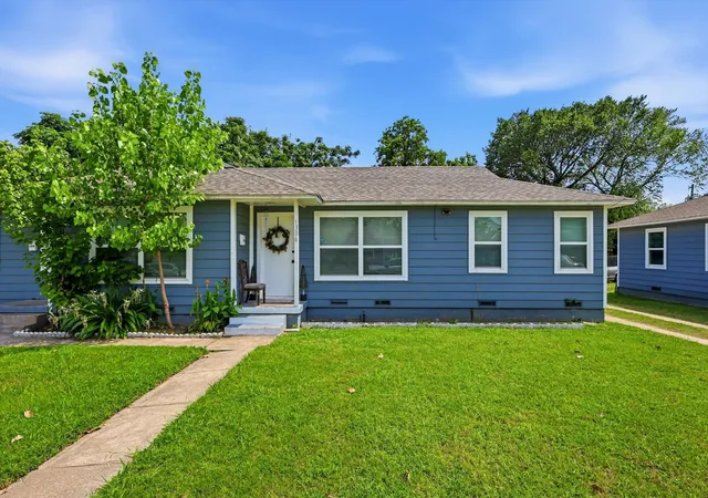 Photo 2 of Single family home for sale at 1306 Stone Dr, Irving, TX 75061 | MLS# 21279649 | Listing updated on 2026-07-28