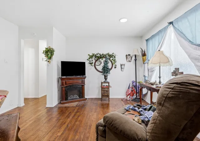 Photo 3 of Single family home for sale at 1306 Stone Dr, Irving, TX 75061 | MLS# 21279649 | Listing updated on 2026-07-28