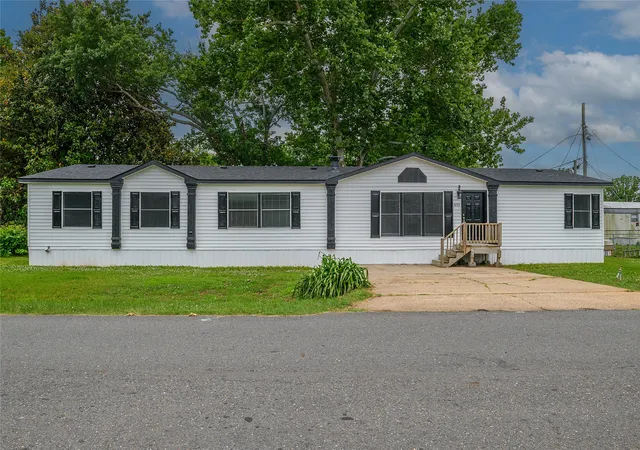 Photo 1 of Manufactured home for sale at 5233 Timothy Trl, Bossier City, LA 71111 | MLS# 21278580 | Listing updated on 2026-08-20