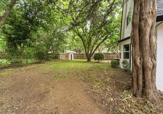 Photo 3 of Single family home for sale at 220 Robert St, Burleson, TX 76028 | MLS# 21279343 | Listing updated on 2026-08-28
