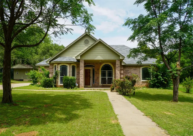Homes for sale in Keene, TX | 404 E Oakdale St, Keene, TX 76059 | MLS# 21279678