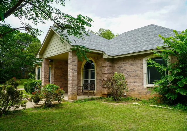 Homes for sale in Keene, TX | 404 E Oakdale St, Keene, TX 76059 | MLS# 21279678