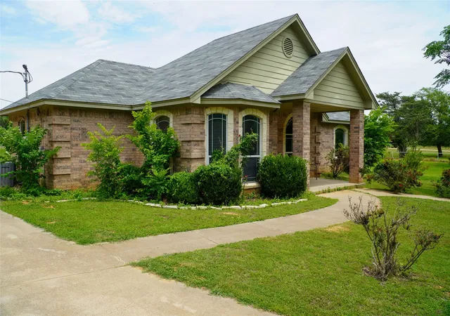 Homes for sale in Keene, TX | 404 E Oakdale St, Keene, TX 76059 | MLS# 21279678