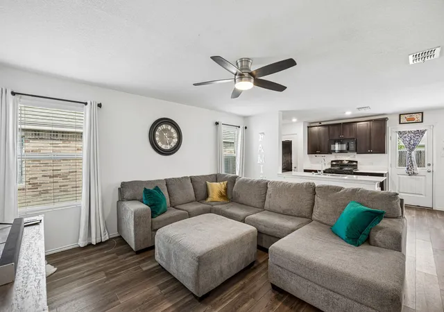 Photo 3 of Single family home for sale at 1806 River Crossing Dr, Anna, TX 75409 | MLS# 21277739 | Listing updated on 2026-09-21