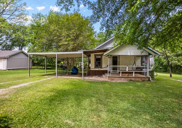 Homes for sale in White Oak, TX | 103 S Sun Camp Rd, White Oak, TX 75693 | MLS# 21277093